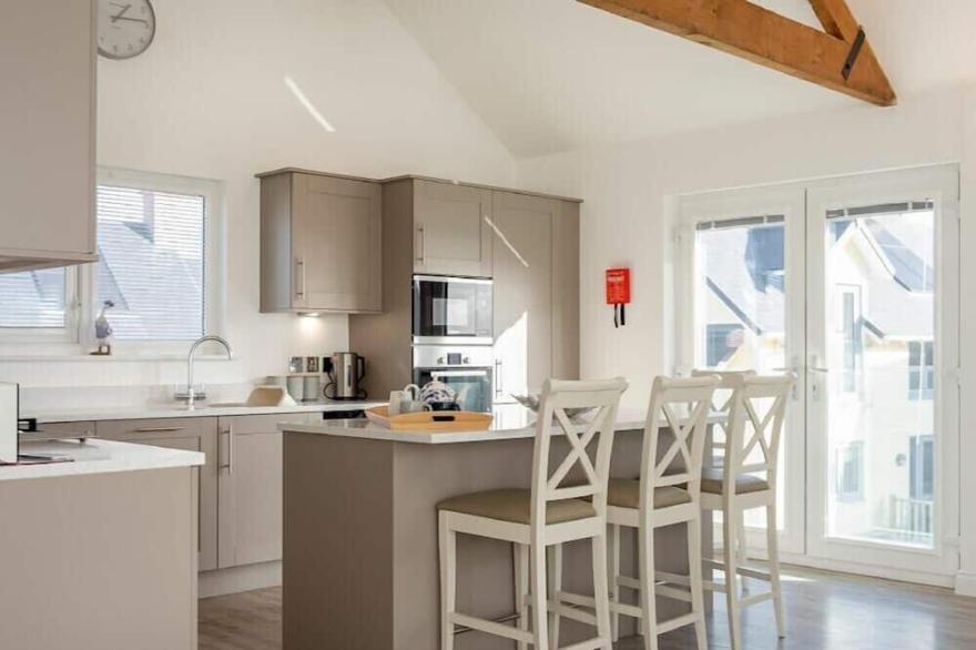 SABLE SANDS, pet friendly, country holiday cottage in Beadnell