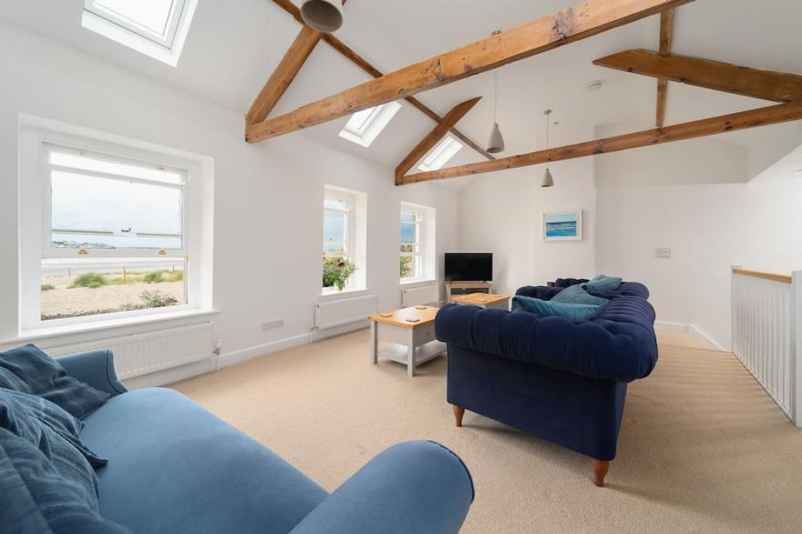 Riversmeet, beachside property sleeping 6