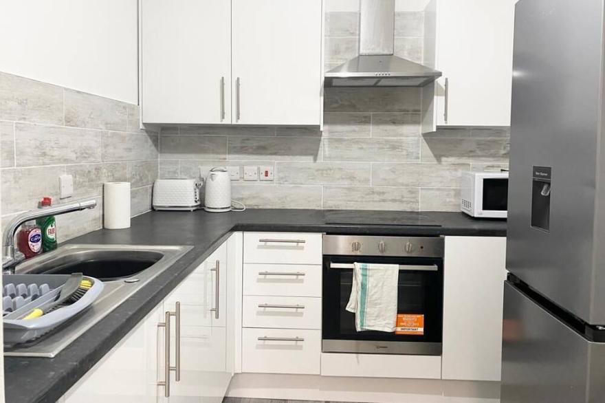 Deluxe 1 Bed Sleeps 3 - Tong Apartment