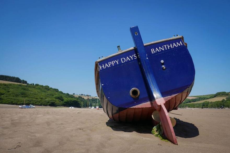 White Horses, Bantham in South Devon, sleeps up to 16, short walk from the beach