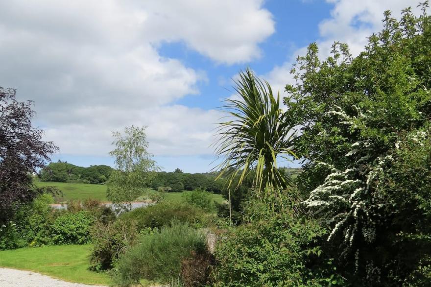 Beautiful Quiet Rural Character Cottage In The Heart Of Cornwall.