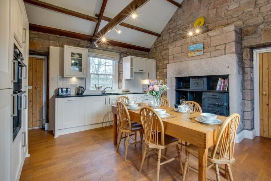 The Cottage - Three Bedroom House, Sleeps 6