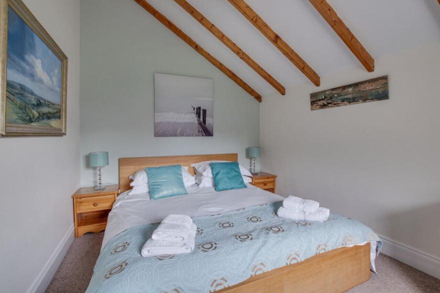 The Cottage - Three Bedroom House, Sleeps 6