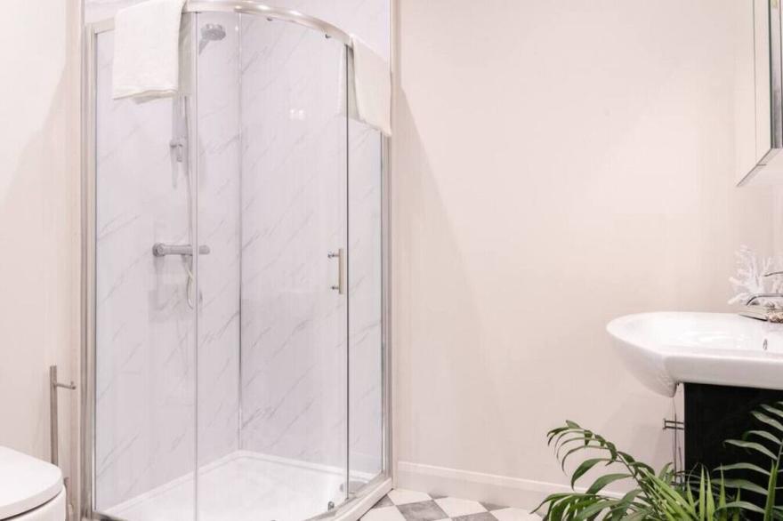 1 Bryan Street · Stylish 1-bed newly refurbished modern apartment