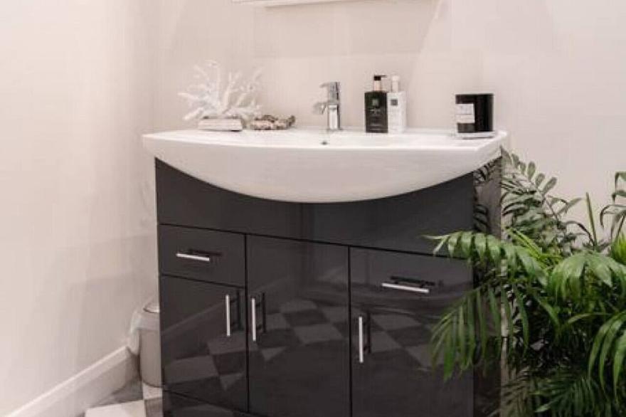 1 Bryan Street · Stylish 1-bed newly refurbished modern apartment