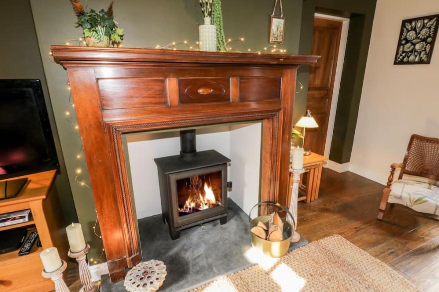 THE NOOK, pet friendly, character holiday cottage in Whitby