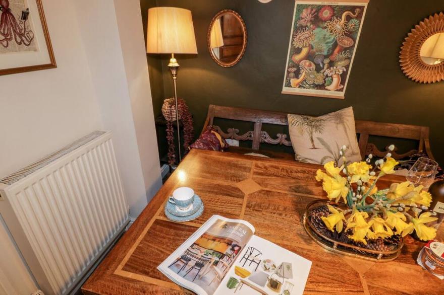 THE NOOK, pet friendly, character holiday cottage in Whitby
