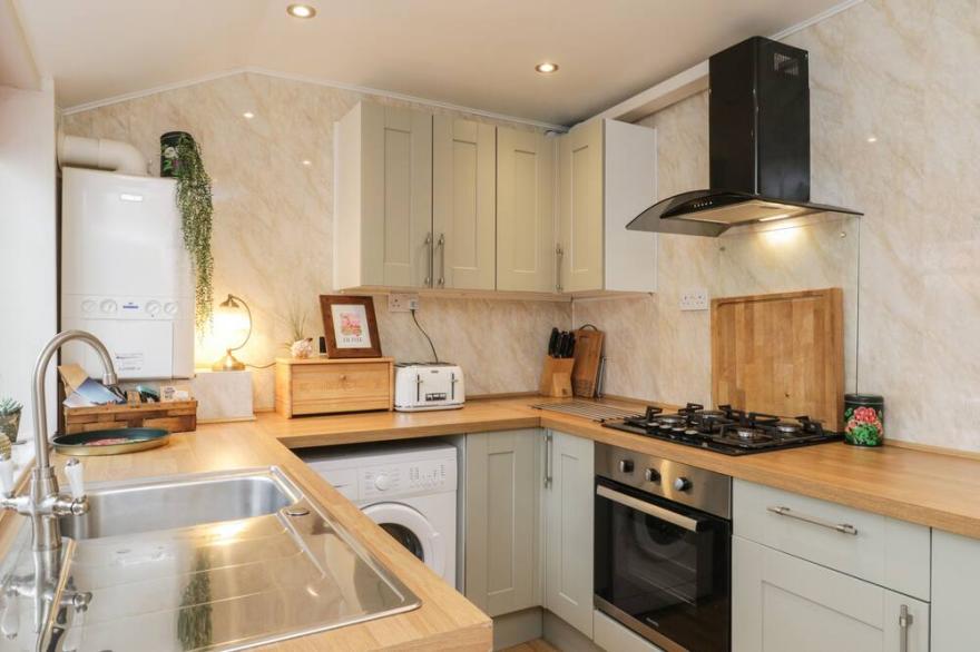THE NOOK, pet friendly, character holiday cottage in Whitby