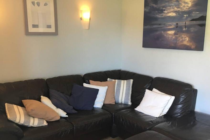 Delightful Seaside Cottage with stunning views sleeps 7.  Three beds 2 bath