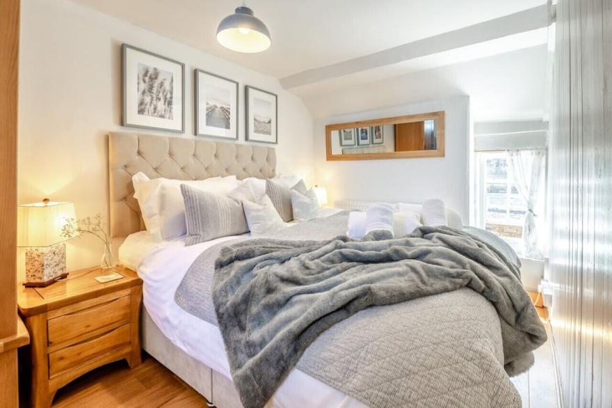 2 Browcote Cottage - Two Bedroom House, Sleeps 4