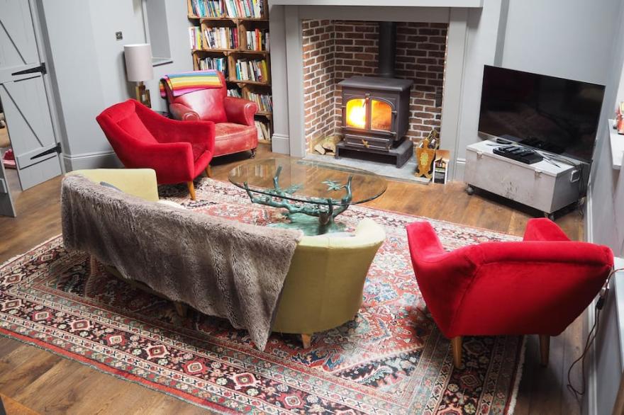 Girt Farm is a beautifully restored and stylishly decorated 18th Century house