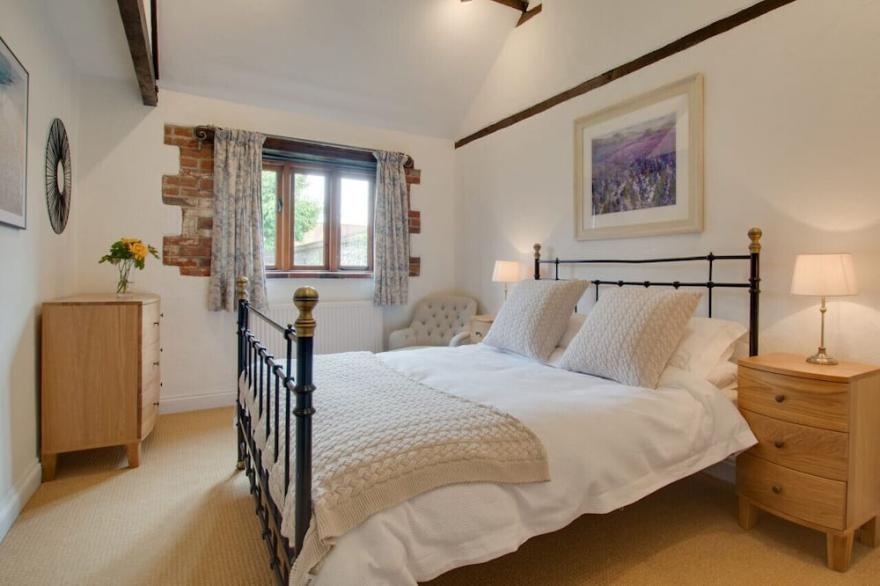 Apple Tree Barn - Four Bedroom House, Sleeps 7