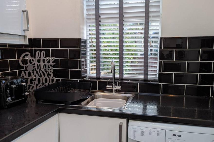 3 Bed City Home | South Facing Patio | 4-5 Beds
