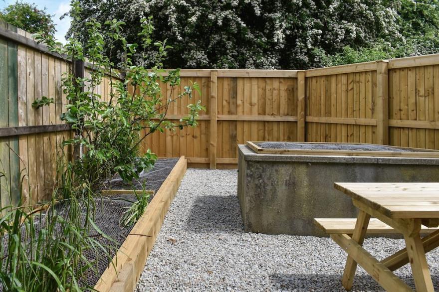 3 bedroom accommodation in Torrington