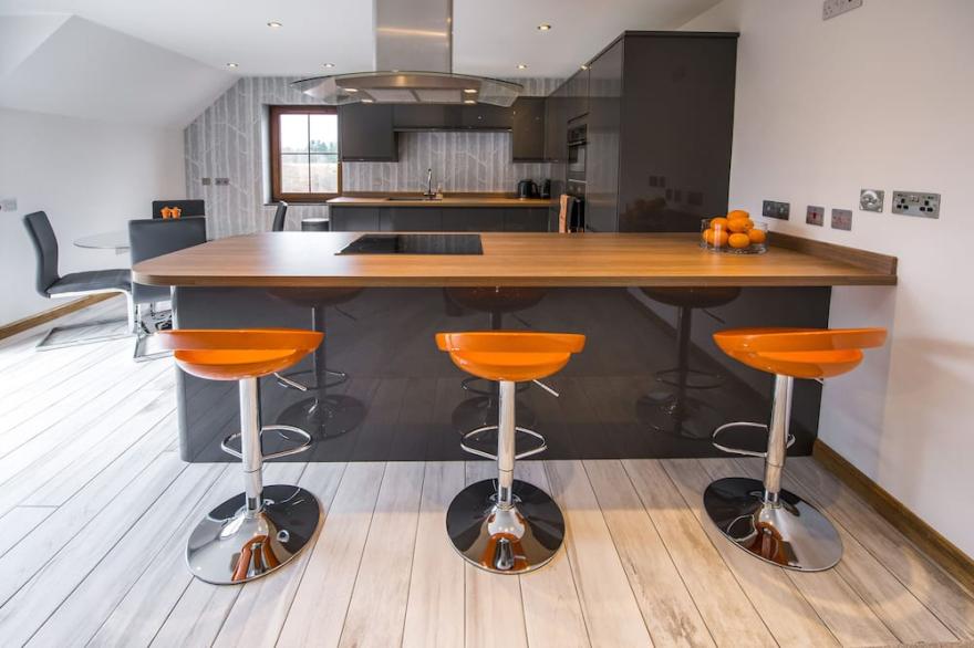 Luxuriously appointed apartment with stunning views
