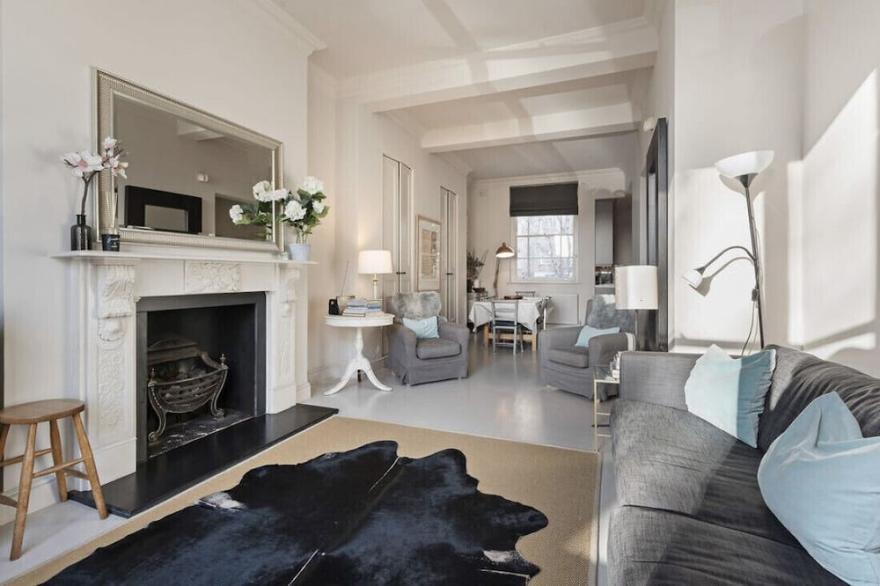 Newly Refurbished - Notting Hill - ideally located for visiting Central London