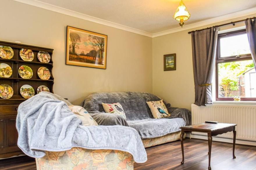 3 bedroom accommodation in Bampton