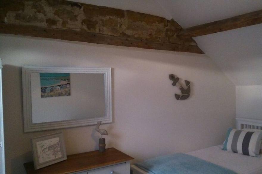 Swallow's Rest - Charming Self Catering Cottages With Sea & Countryside Views