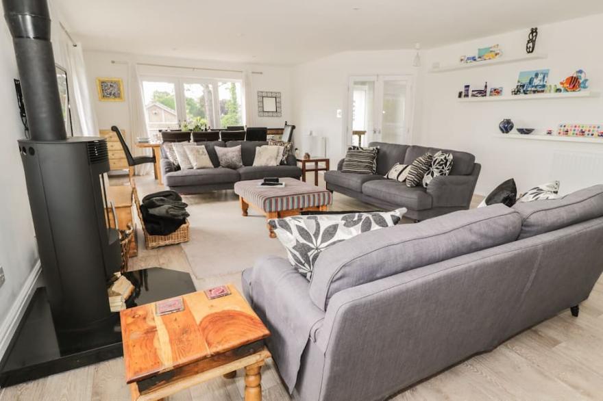 MANOR HOUSE, family friendly, luxury holiday cottage in Warkworth