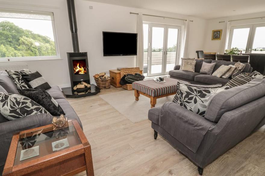 MANOR HOUSE, family friendly, luxury holiday cottage in Warkworth