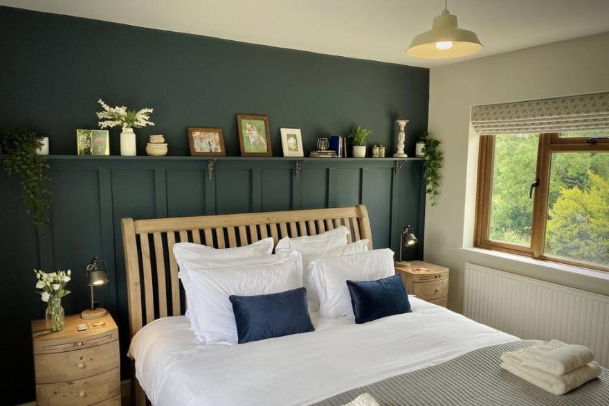 Cosy 3-bedroom home with garden and log burner, close to the City of Bath.