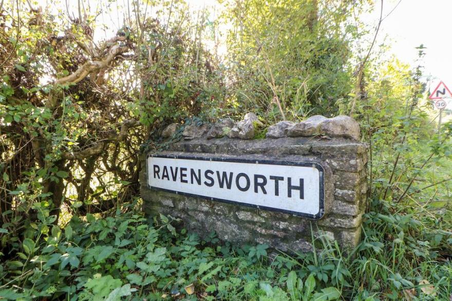 56 THE GREEN, pet friendly, character holiday cottage in Richmond