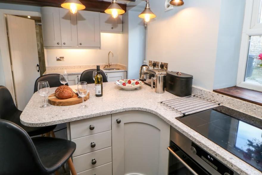 56 THE GREEN, pet friendly, character holiday cottage in Richmond