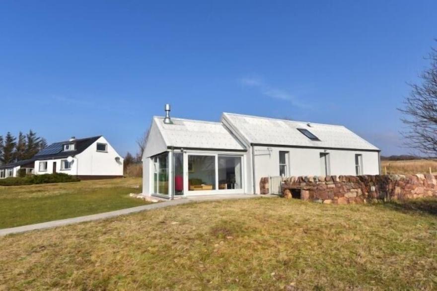 TAIGH GLAS, romantic, luxury holiday cottage in Gairloch