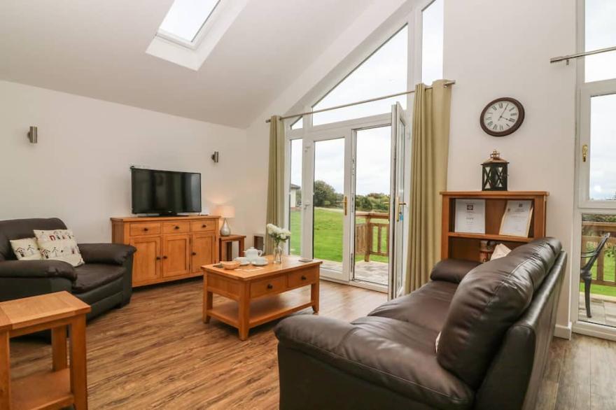 KEEPERS COTTAGE, pet friendly in Sidmouth