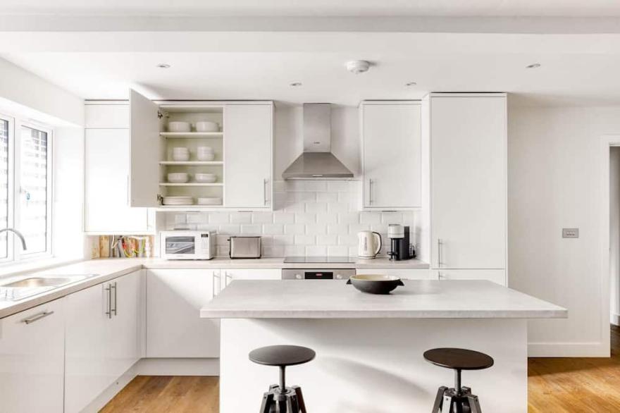 Bright Marylebone 2BR nr Oxford St, by Blueground