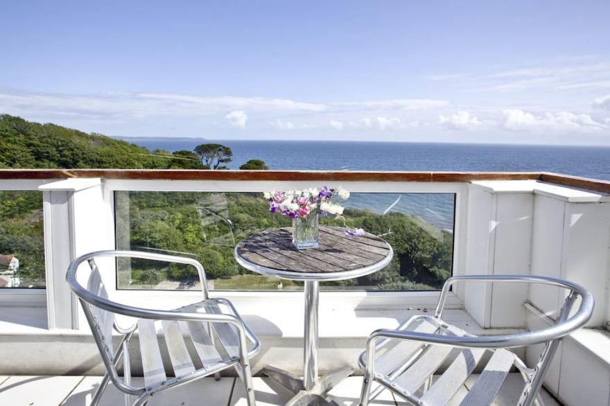 pet-friendly luxury house with stunning sea views, garden near beach and village