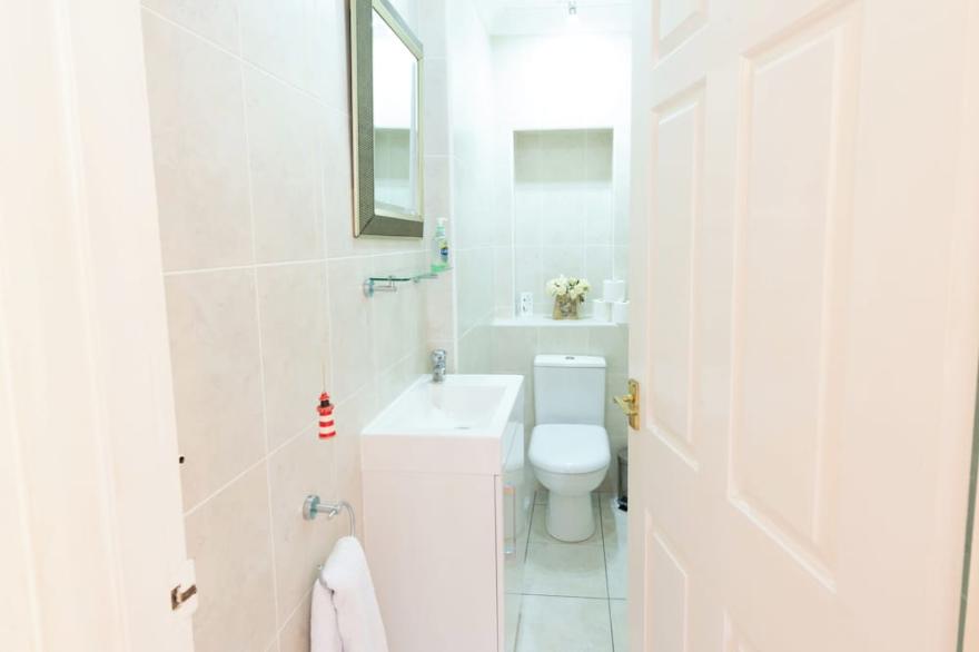 pet-friendly luxury house with stunning sea views, garden near beach and village