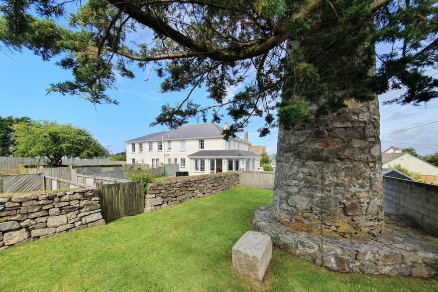 Stunning apartment, perfectly located in the centre of St. Agnes village