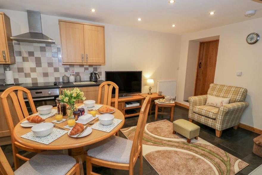 YR HEN STABAL, character holiday cottage in Trawsfynydd