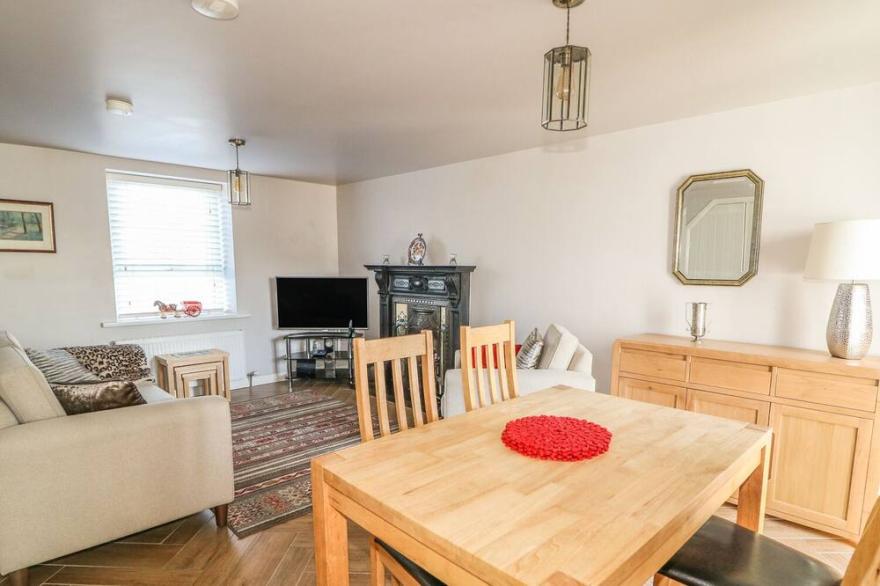 CRANNY CORNER, pet friendly, character holiday cottage in Carnlough