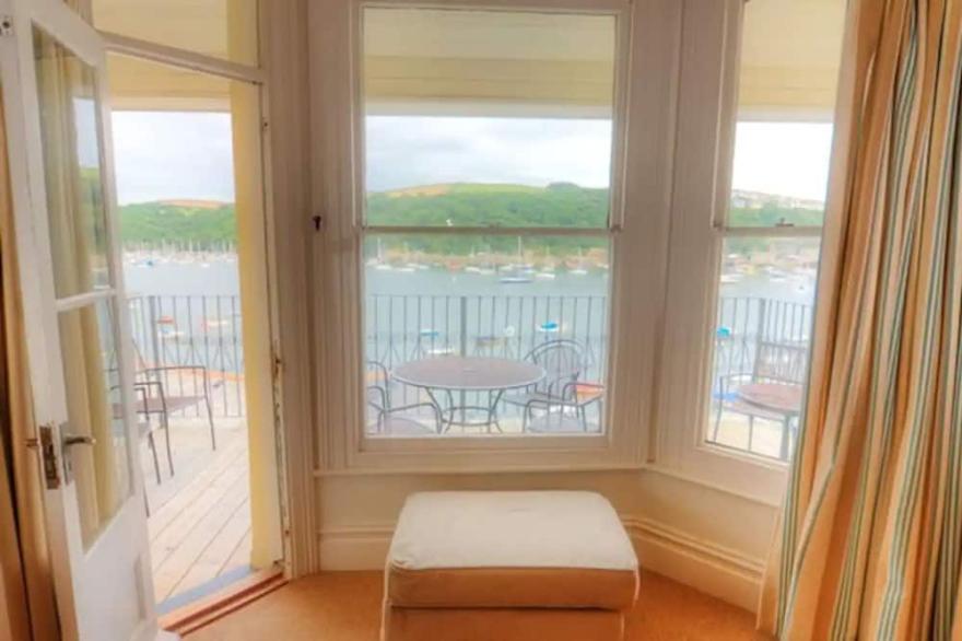 Substantial 4 bed townhouse with stunning estuary and sea views