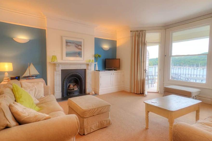 Substantial 4 bed townhouse with stunning estuary and sea views