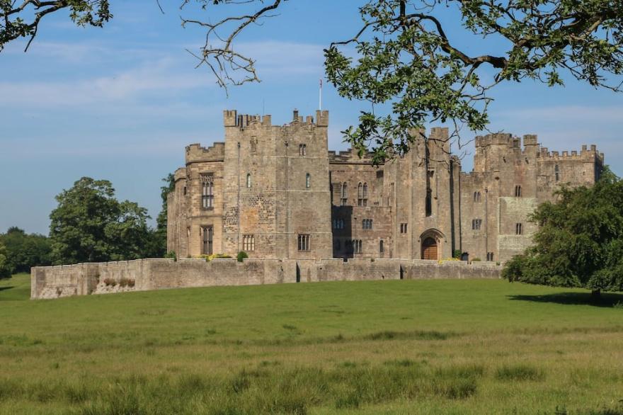 FIELD VIEW APARTMENT, pet friendly, with open fire in Barnard Castle