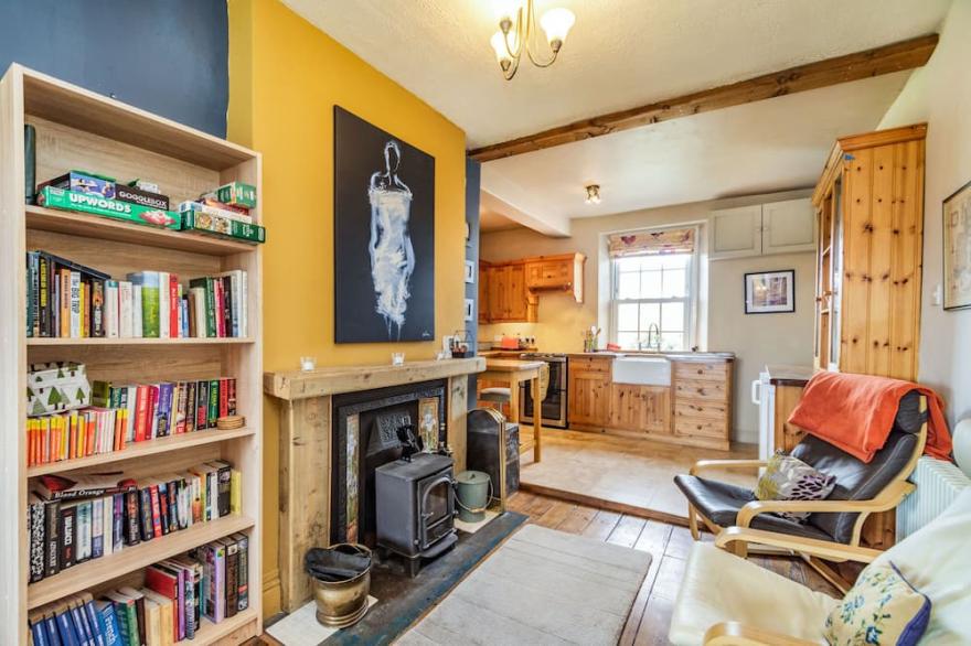 FIELD VIEW APARTMENT, pet friendly, with open fire in Barnard Castle