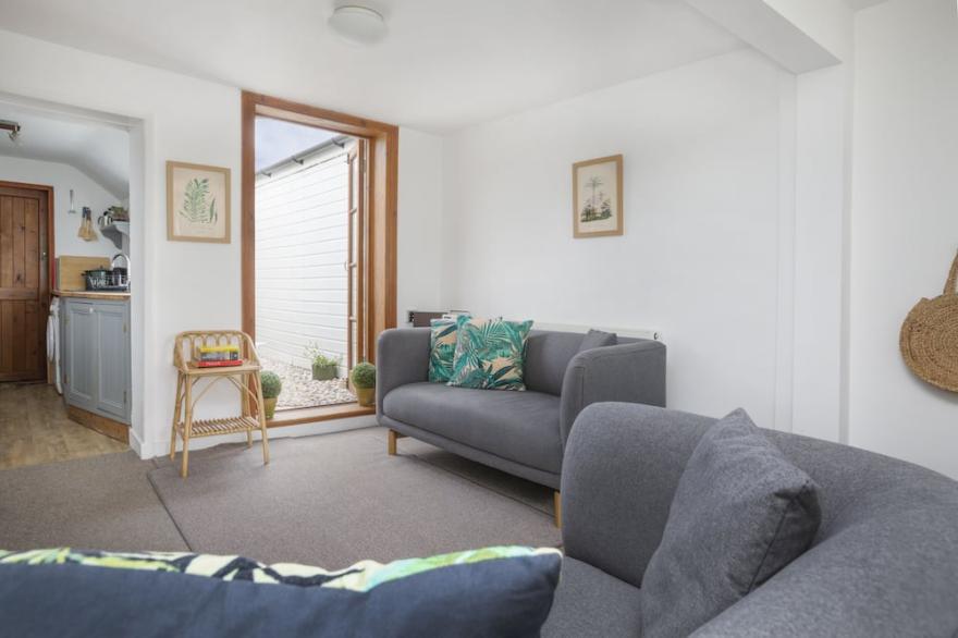 Just one row back from the beach; sea view; family & dog friendly