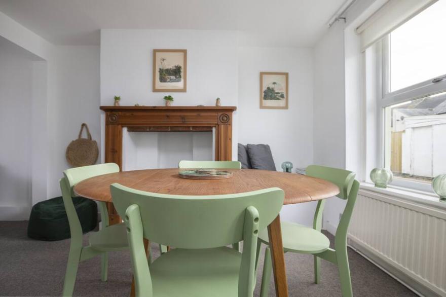 Just one row back from the beach; sea view; family & dog friendly