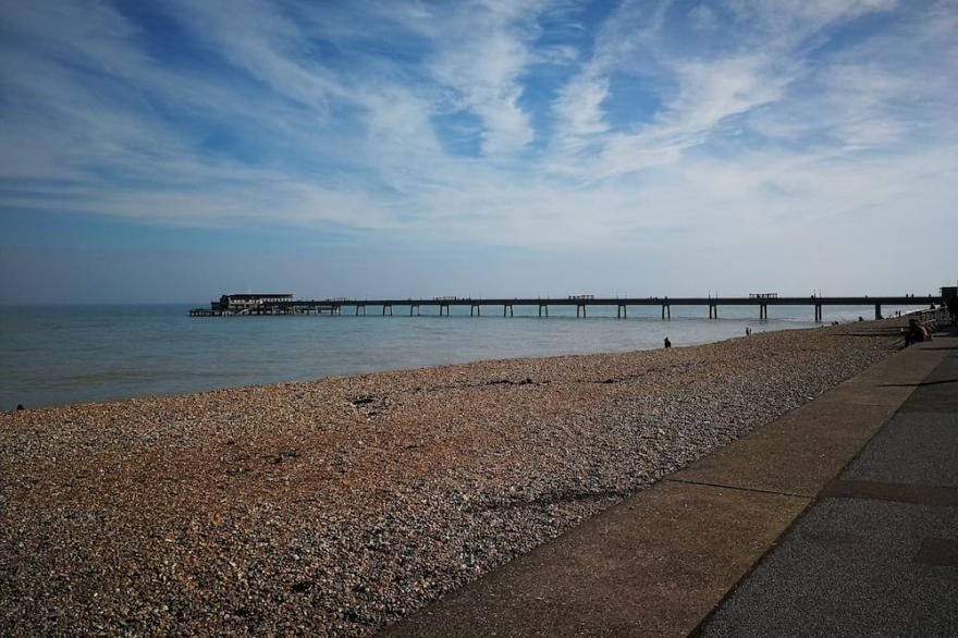 Just one row back from the beach; sea view; family & dog friendly