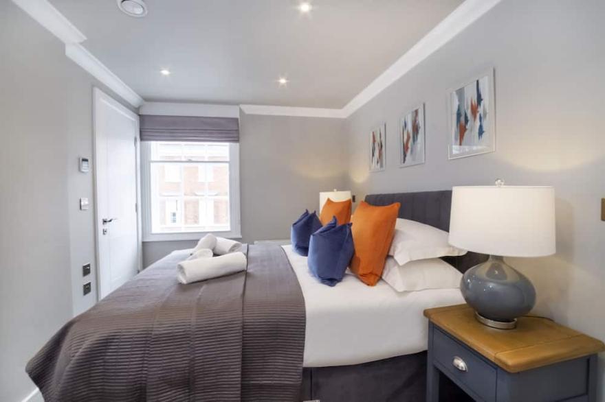 Bootham House Apartment 7 - sleeps 6 guests  in 2 bedrooms