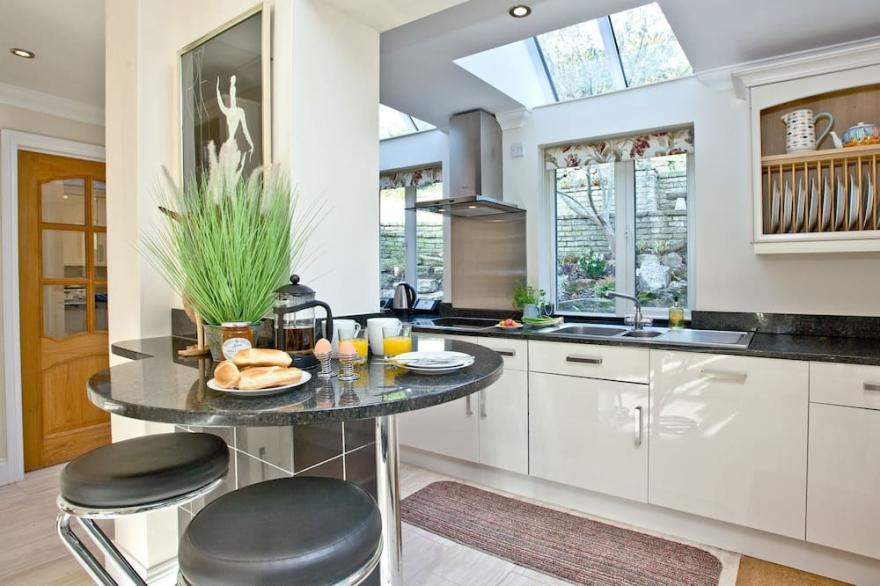 4 bedroom accommodation in Torquay