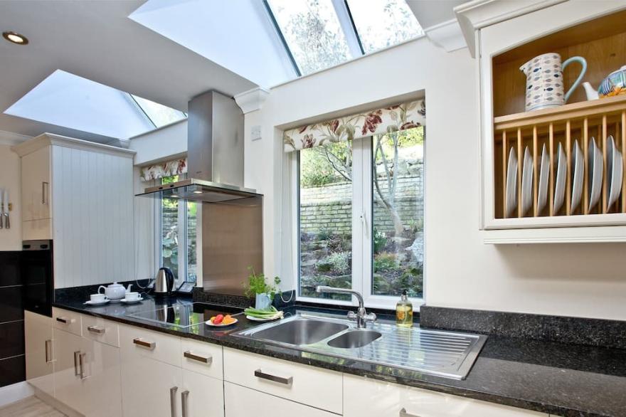 4 bedroom accommodation in Torquay