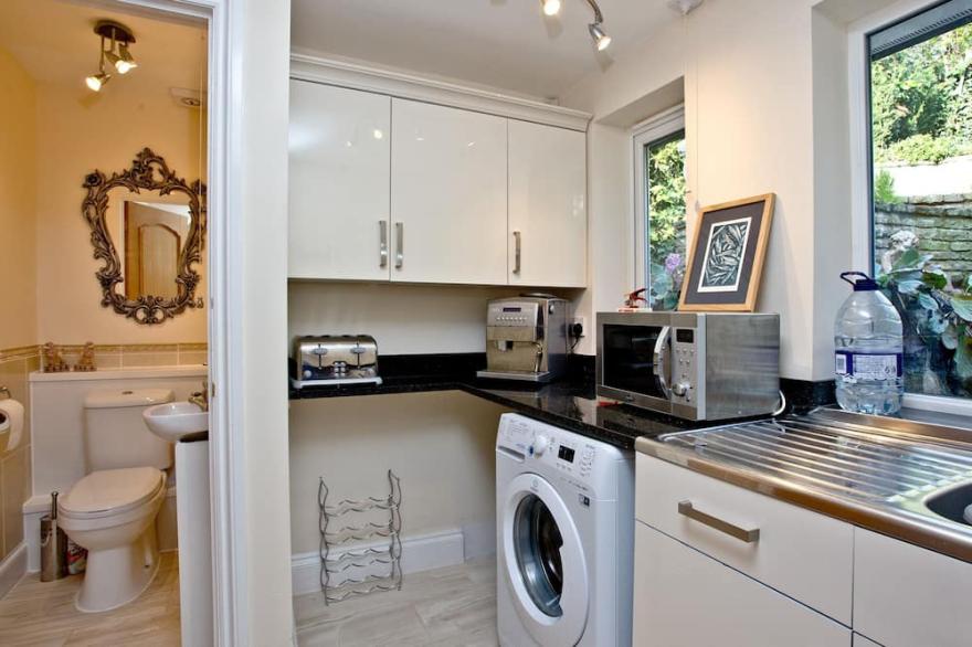 4 bedroom accommodation in Torquay