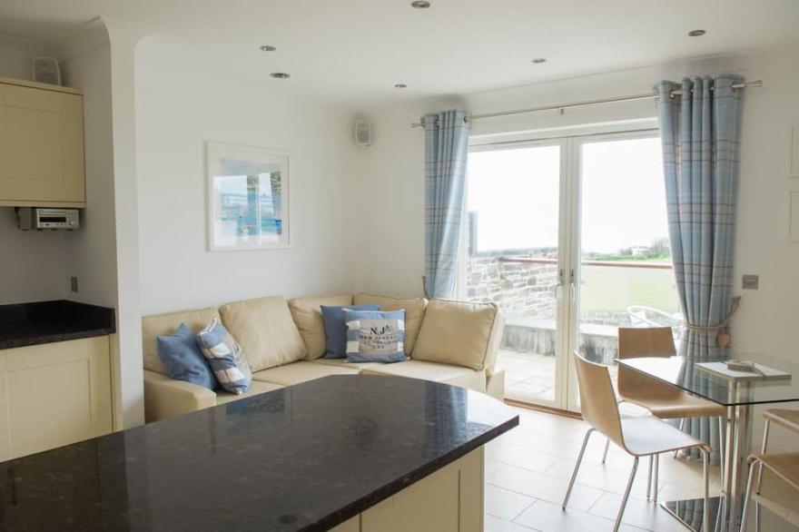 An apartment that sleeps 4 guests  in 2 bedrooms