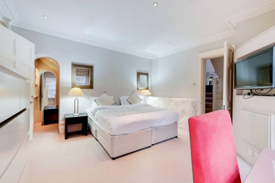 Luxury Sir Hans Sloane