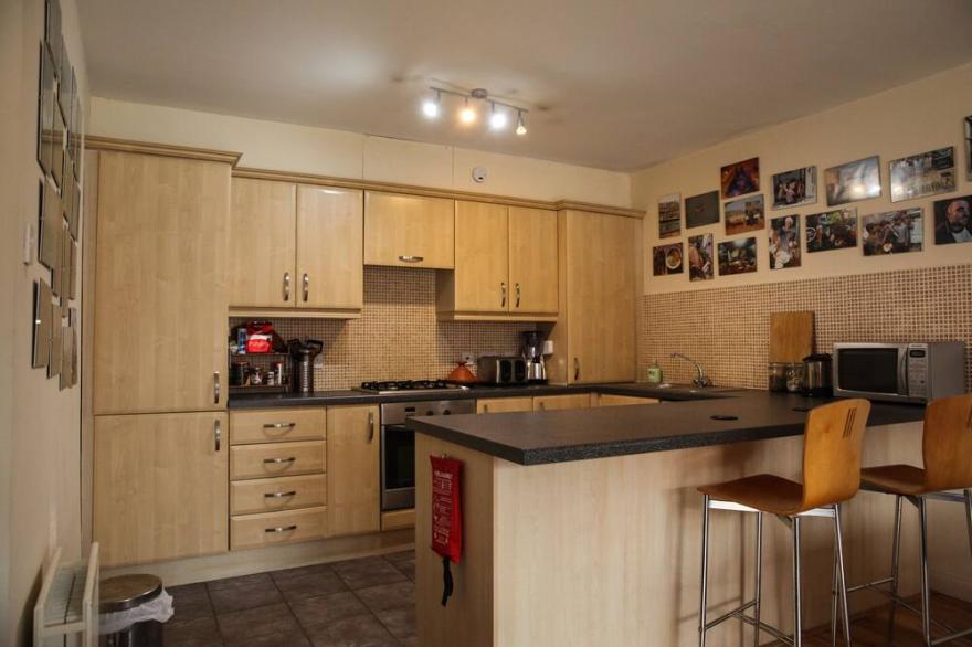 Family-sized apartment. Bright, spacious & central