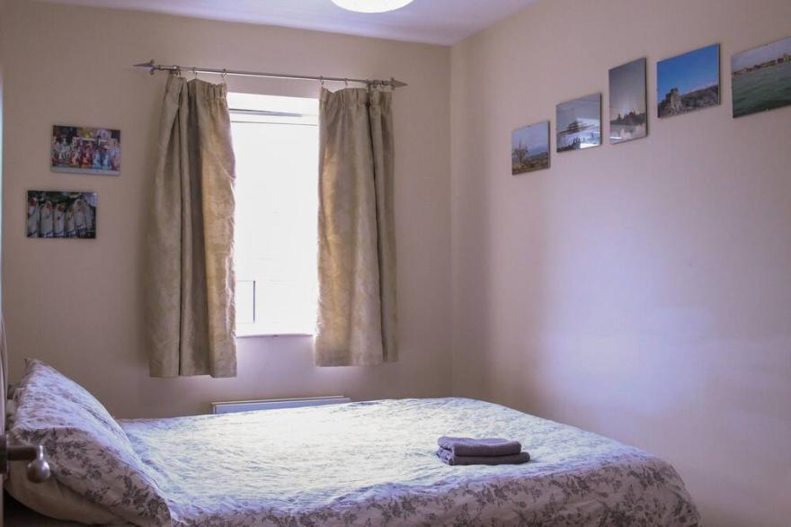 Family-sized apartment. Bright, spacious & central